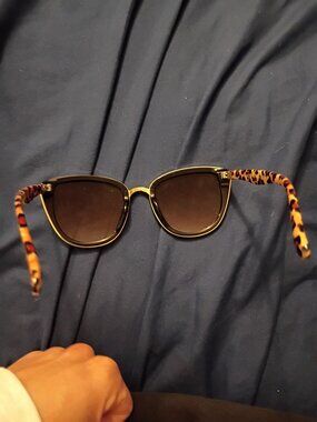 100 percent UV Protection cheeta print Sunglasses